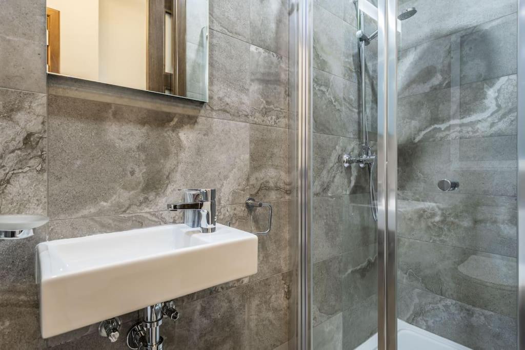 Nocturnal Elegance Apartment By Solea Sliema Exteriör bild