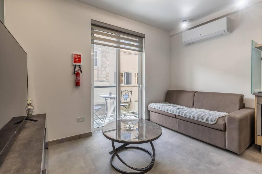 Nocturnal Elegance Apartment By Solea Sliema Exteriör bild