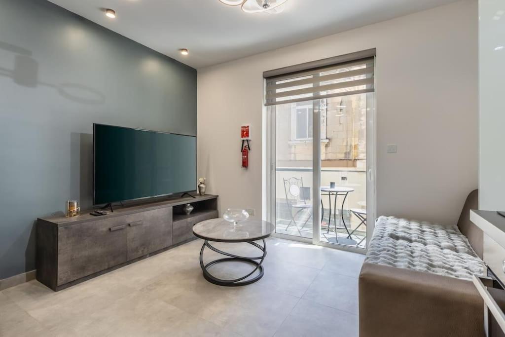 Nocturnal Elegance Apartment By Solea Sliema Exteriör bild