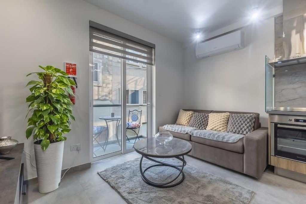 Nocturnal Elegance Apartment By Solea Sliema Exteriör bild